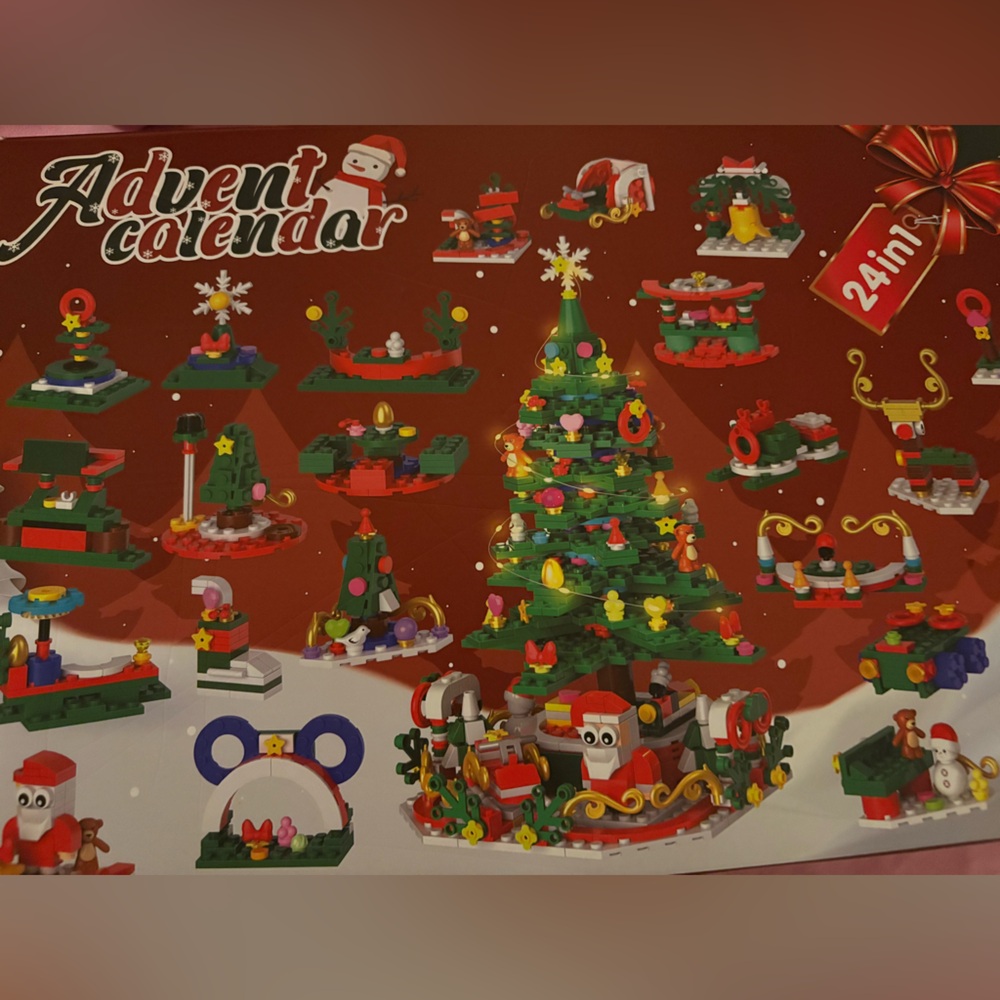 LChristmas Tree Advent Calendar with Decorations - Picture 2 of 3